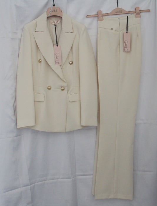 Tailleur panna con pantalone largo
